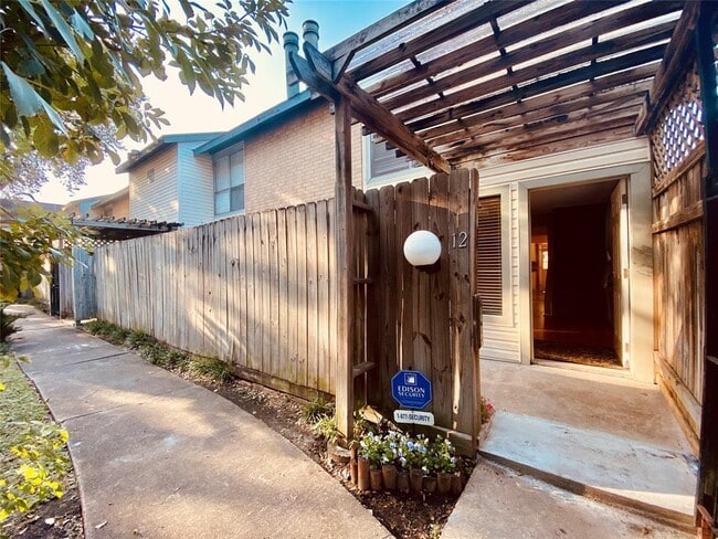Building Photo - 7918 Prestwood Dr