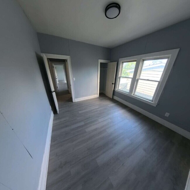 Building Photo - "3-Bedroom Duplex - 1210 Sq Ft of Comfort!"