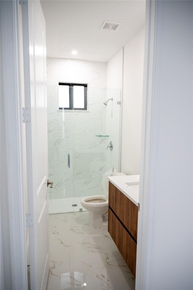 Foto del edificio - 6490 W Park Ln