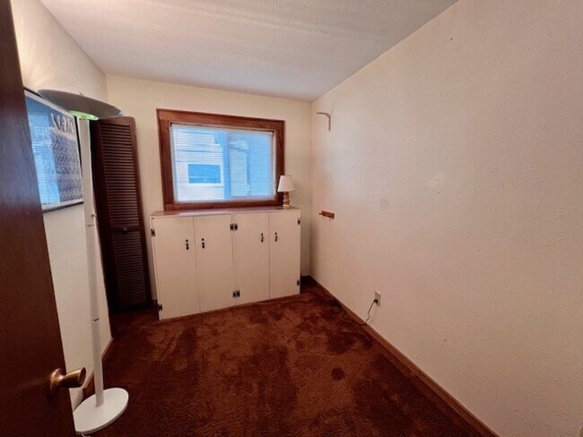 Foto del edificio - Fully Furnished Short Term Rental Right on...