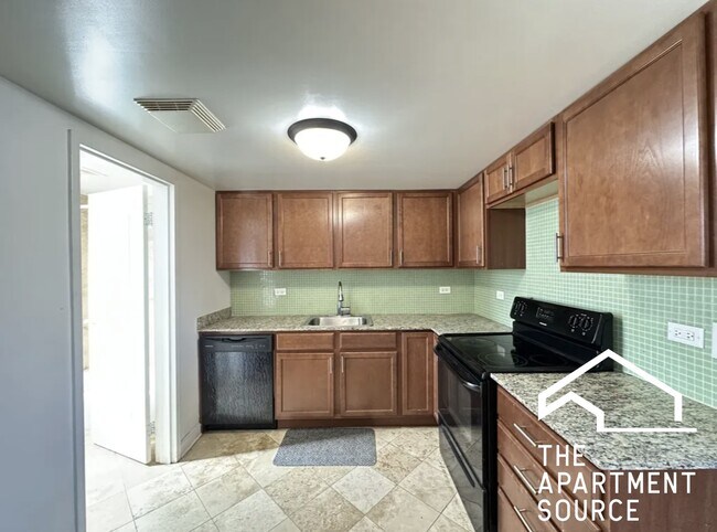 Foto del edificio - 7630 N Milwaukee Ave