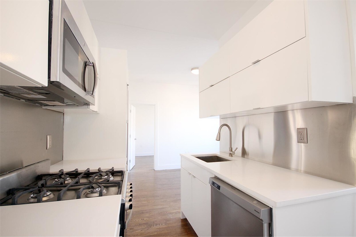 2504 44th St, Astoria, NY 11103 Room for Rent in Astoria, NY