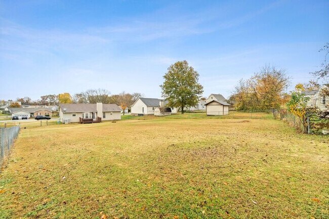 Building Photo - 3BD 2BA Ranch style home near Ft. Campbell