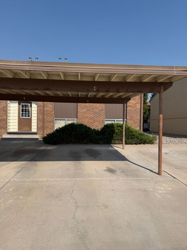 Building Photo - 812 W Cedar Ct