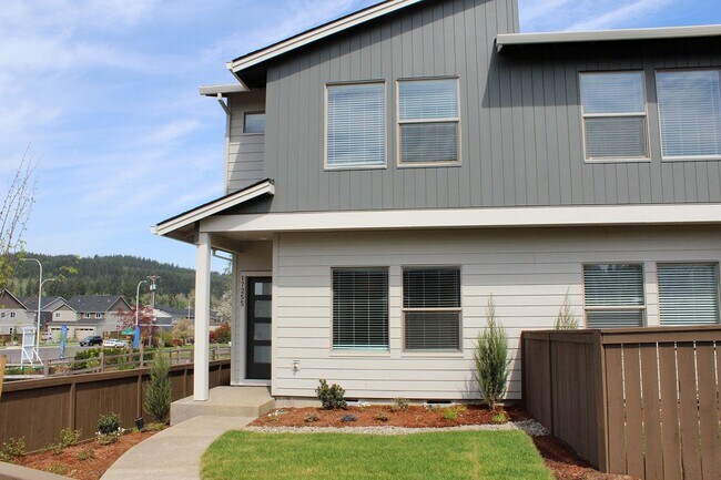 Building Photo - Modern Construction 3 Bedroom Townhome at ...