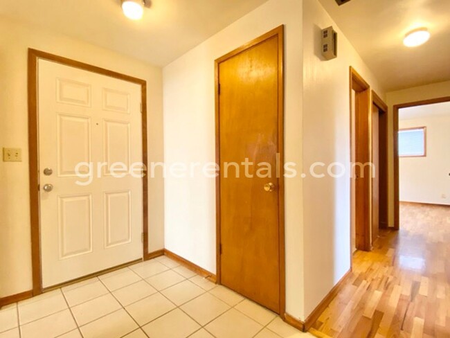 Foto del edificio - 3BR 1.5BA Home in West Olympia Neighborhood