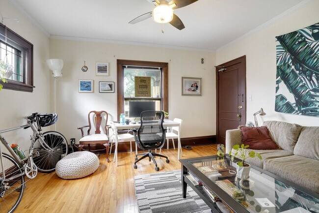 Foto del edificio - 3845 Grand Ave S