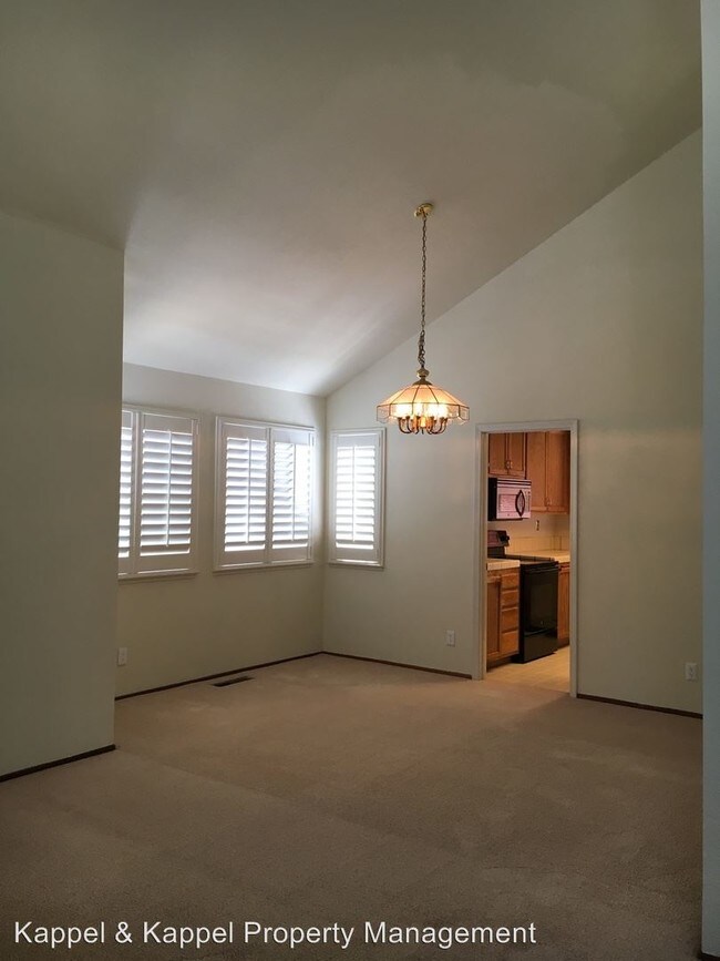 Building Photo - 1121 Willow Ln