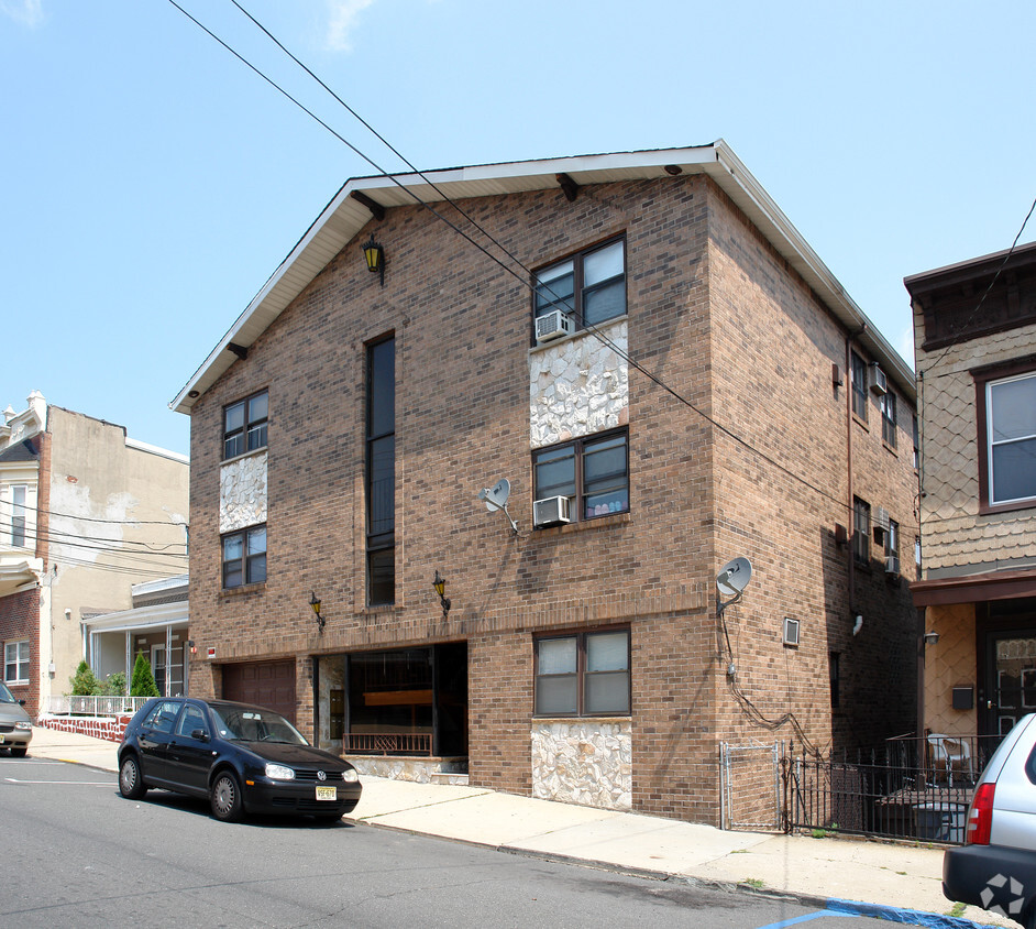 Foto principal - 304-306 71st St