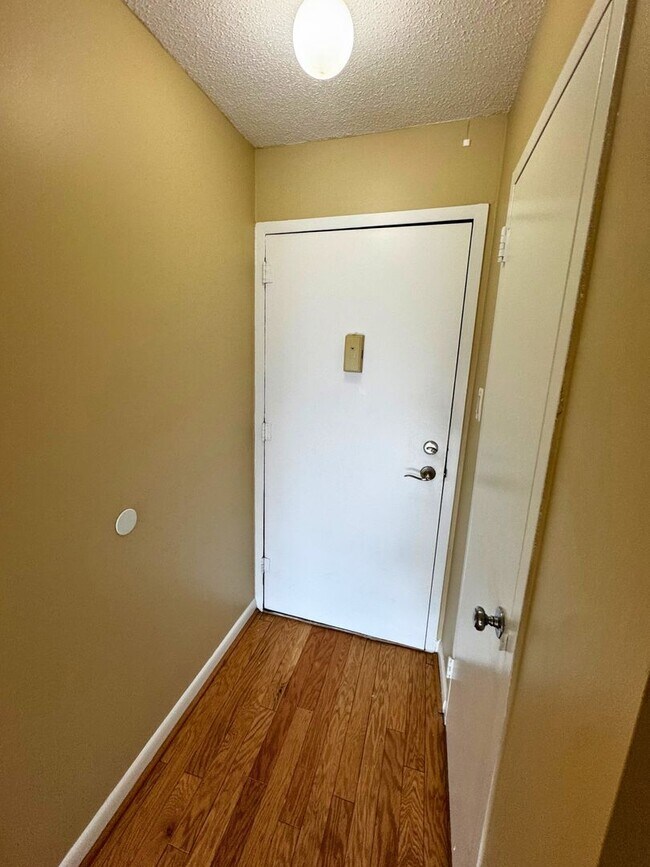 Foto del edificio - Modern Luxury Studio at Park Place | All Utilities Included