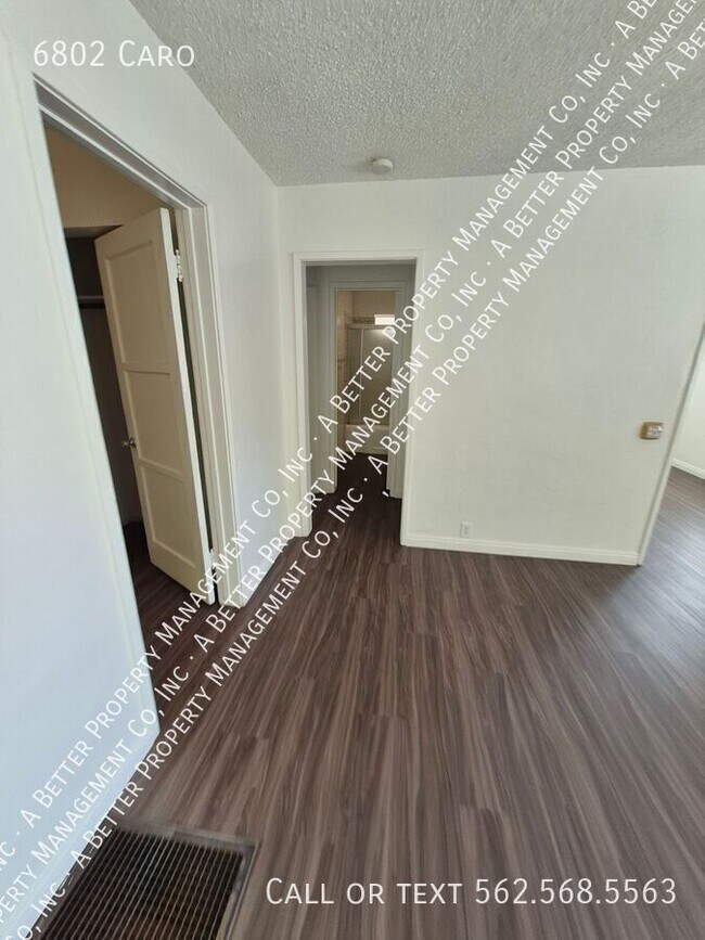 Foto del edificio - 6802 Caro-