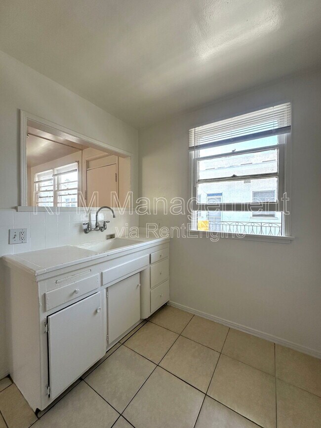 Foto del edificio - 1737 N Sycamore Ave
