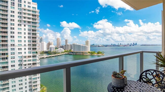 Building Photo - 1155 Brickell Bay Dr
