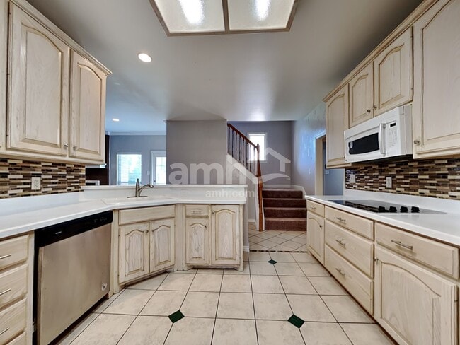 Building Photo - 135 Rim Rock Rd