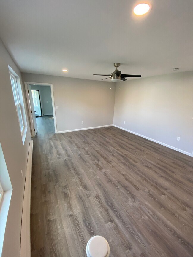 Building Photo - 129 Weed Ave