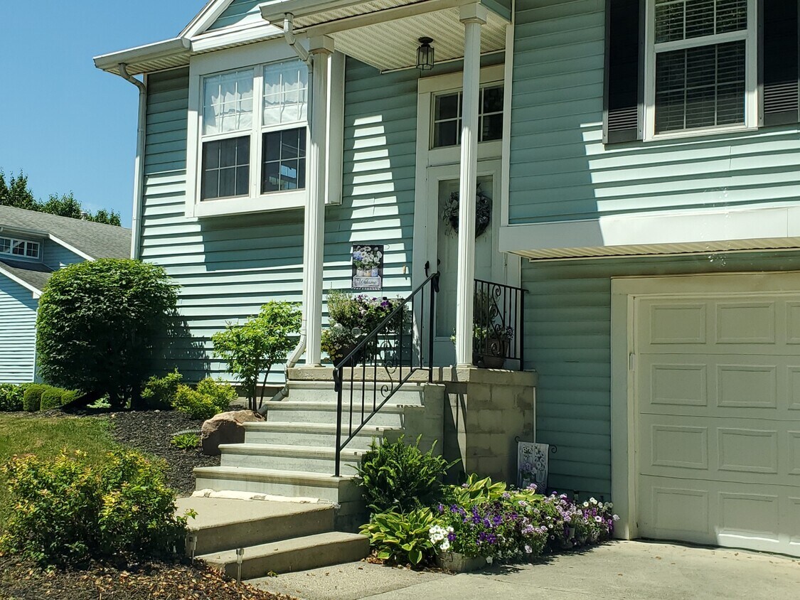 Primary Photo - 4010 N Lakeside Dr