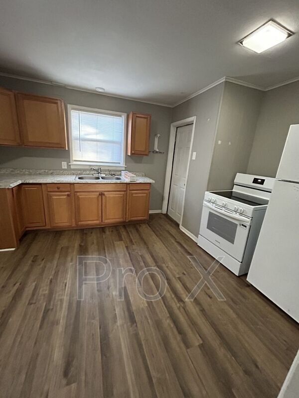 Foto del edificio - 304 E Park St