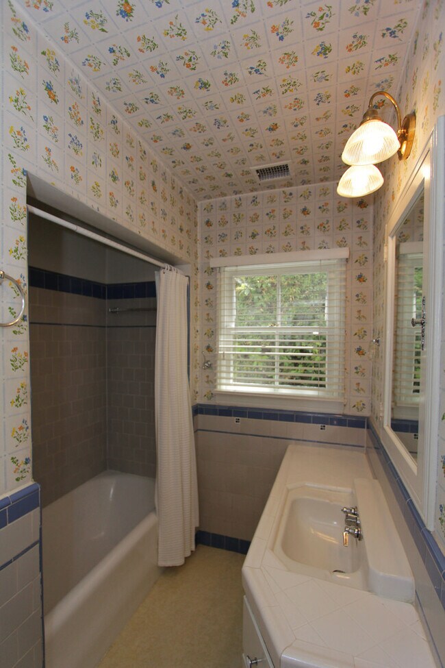 Building Photo - 3205 George Cir