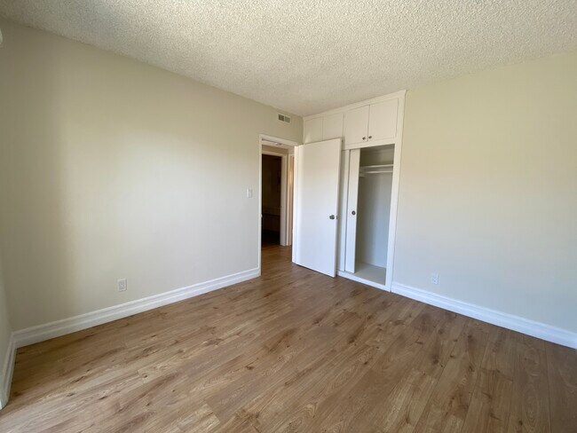 Building Photo - 524 E Palm Ave