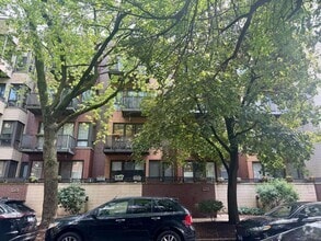 Building Photo - 2255 W Wabansia Ave