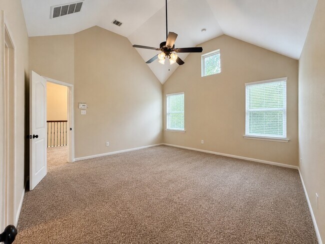 Foto del edificio - 228 Cheswood Forest Pl