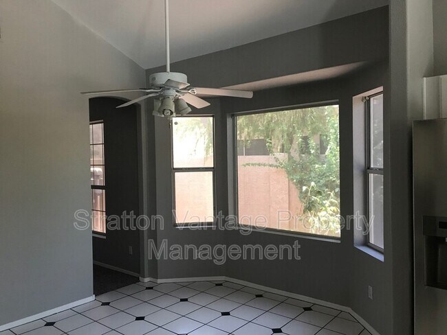 Foto del edificio - 4740 E Desert Ln