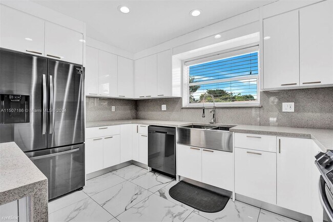 Foto del edificio - 3 br, 2 bath House - 7101 Harding St