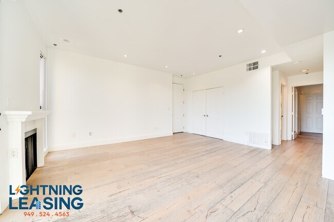 Building Photo - 8811-8813 Burton Way