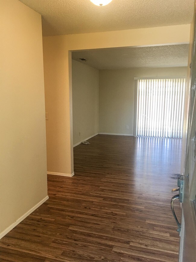Building Photo - 41780 Shady Ln