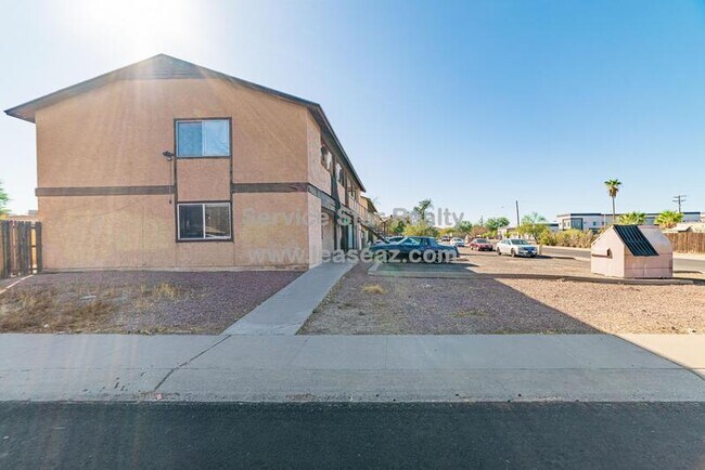 Foto del edificio - 735 E Hazel Dr