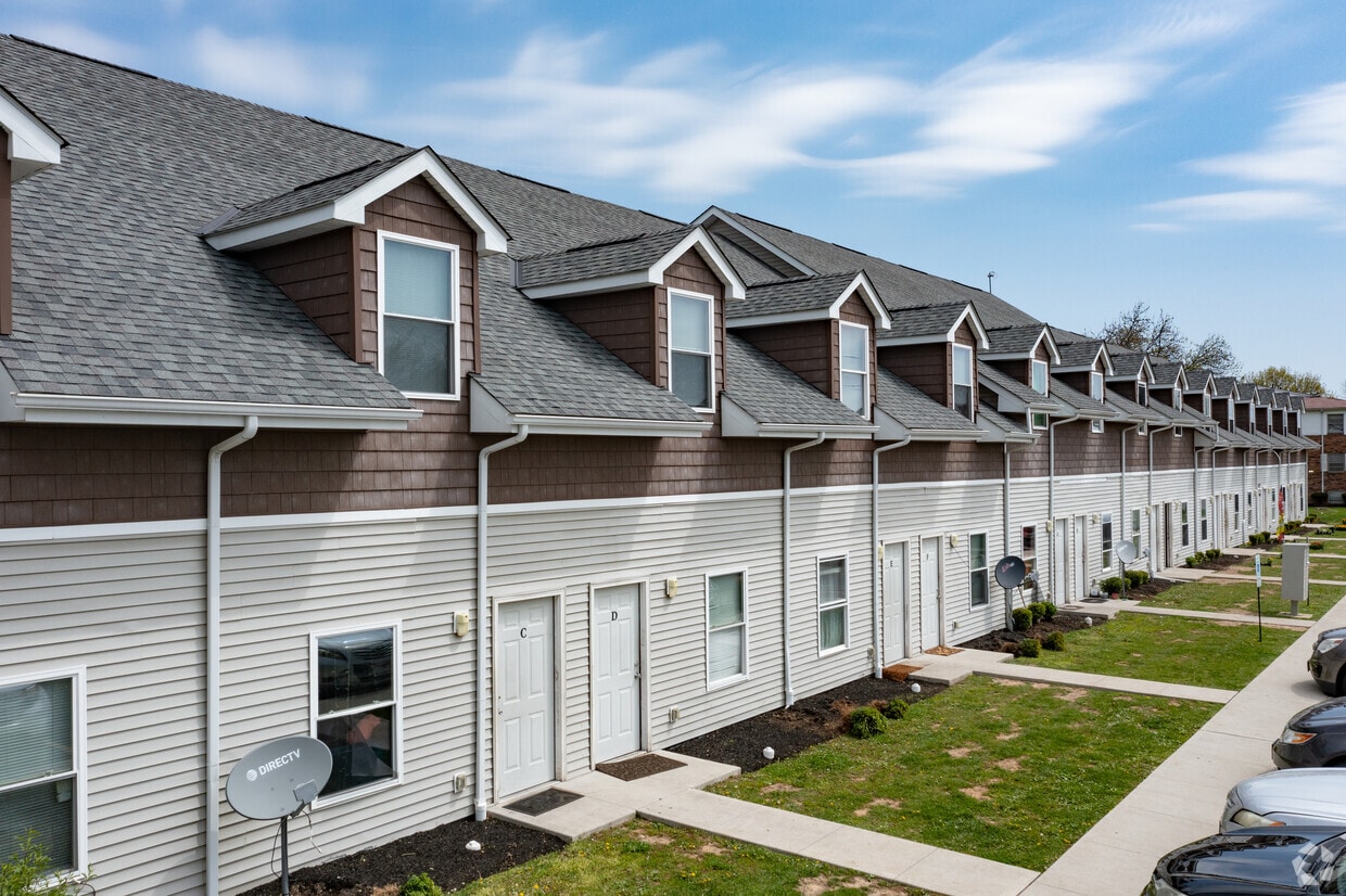 Village Court Apartments 4646 Tamarack Blvd Columbus, OH