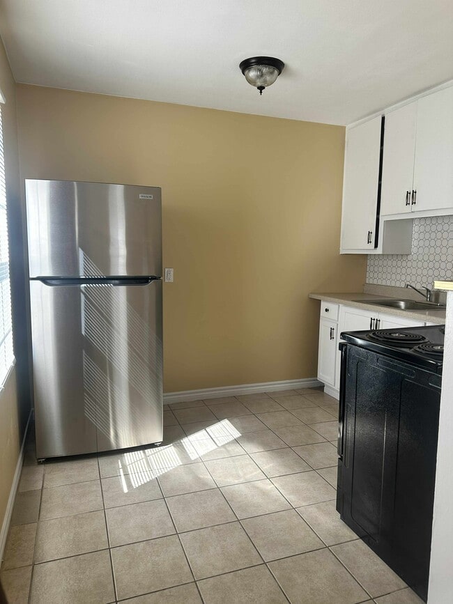 Building Photo - 6 Pine Creek Cir