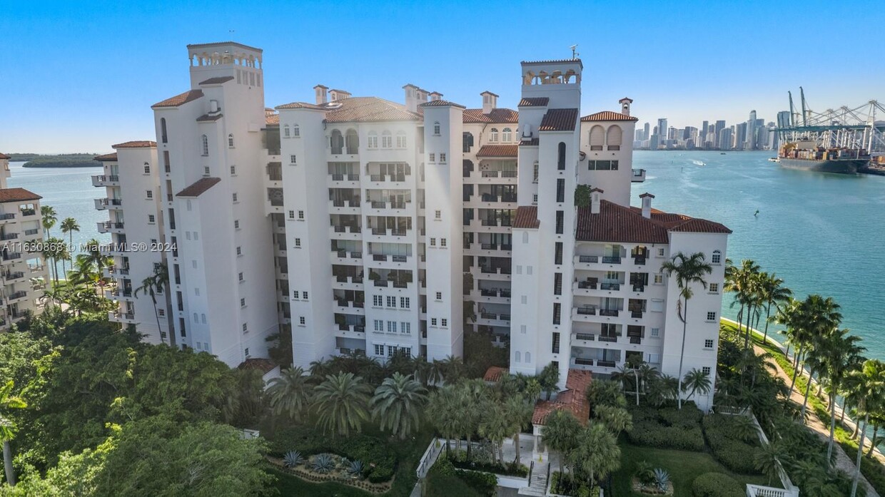 Foto principal - 5365 Fisher Island Dr