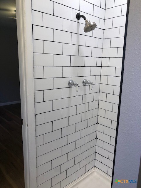 Building Photo - 2316 N Austin St