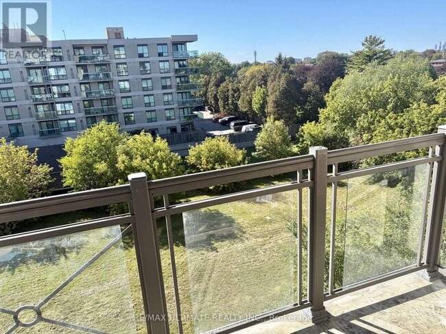 Building Photo - 872 Sheppard Ave W