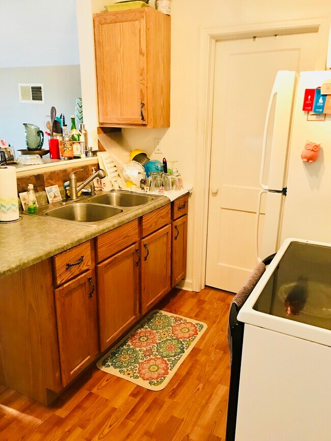 Foto del edificio - 418 Losey Blvd S