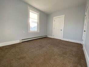 Building Photo - 63 Holten St