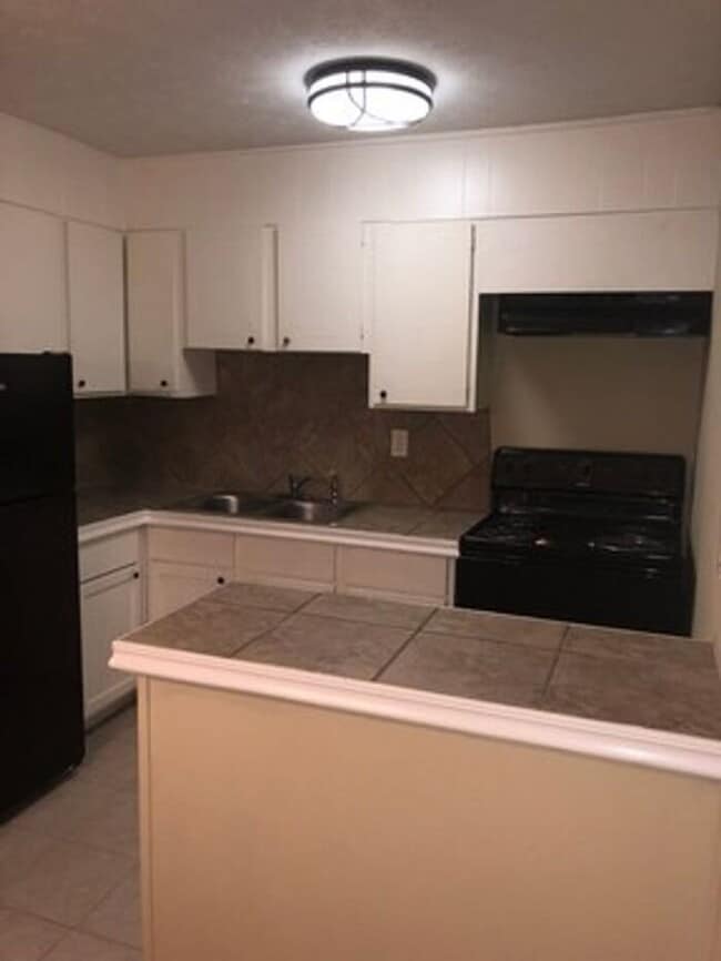 Building Photo - Fairlee Drive Apartments in Decatur