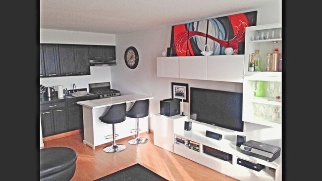 Foto del edificio - 7234 W North Ave