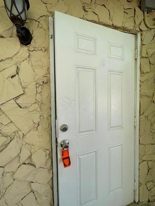 Foto del edificio - 633 NW 15th Ave