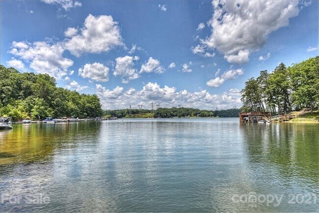 Foto del edificio - 2427 Mt Isle Harbor Dr