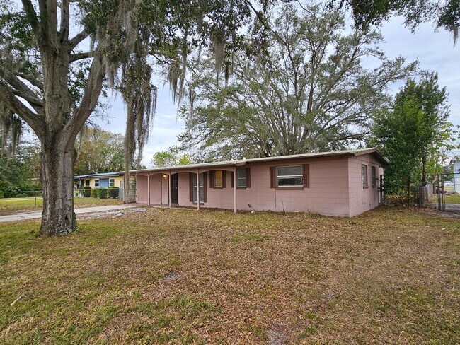 Building Photo - ADORABLE 4 Bedroom, 2 Bath Home Available ...