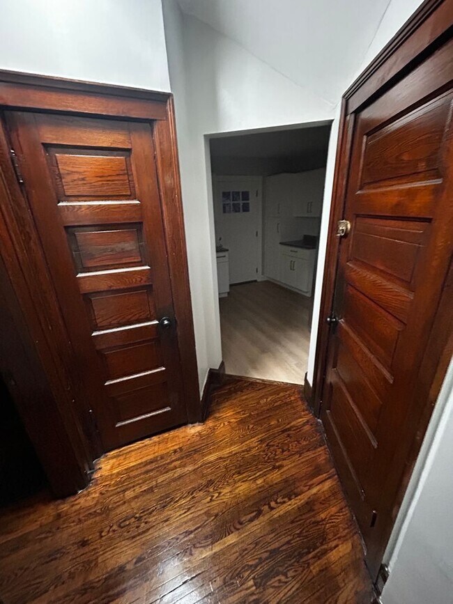 Foto del edificio - BEAUTIFUL RENOVATED NEW 4 BEDROOM 2 BATH HOUSE QUIET NEIGHBORHOOD