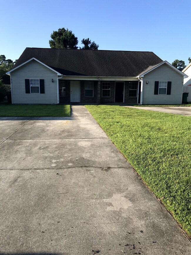 Building Photo - 1817 Barberry Dr