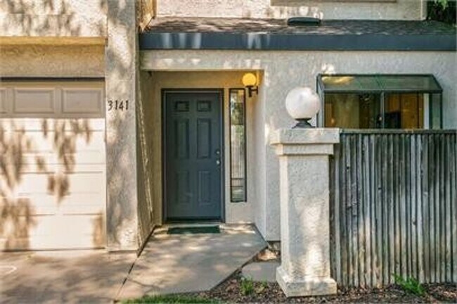 Foto del edificio - Great 2 bedroom, 1.5 bath in South Davis for September move in!