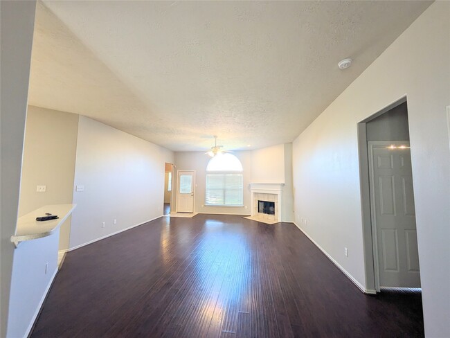Building Photo - 2410 Ligustrum Flower Dr