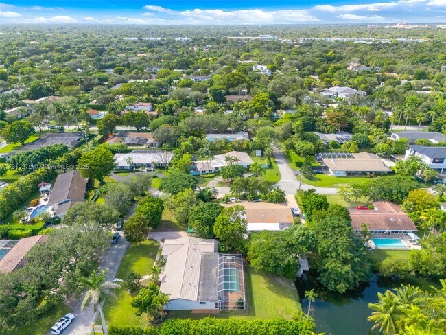 Foto del edificio - 7021 SW 107th St