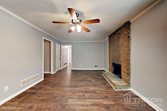 Foto del edificio - 303 Charwood Ln