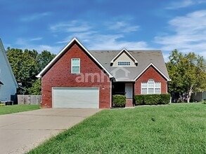 Building Photo - 2935 Greentree Dr