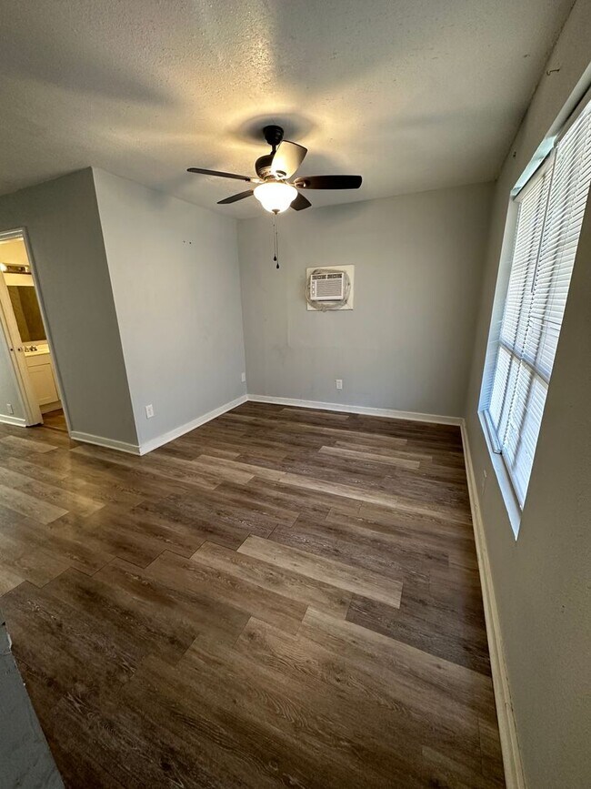 Foto del edificio - Beautiful 2 Bedroom Apartment